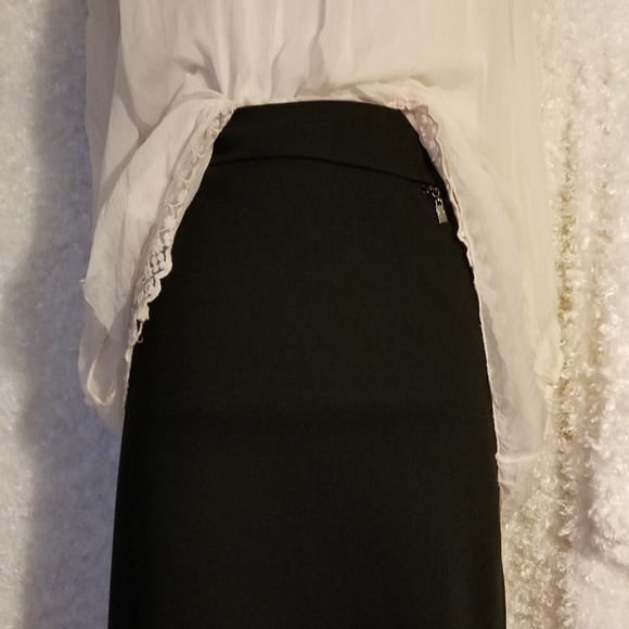 Black Skirt, laundry size14 - Picture 3 of 4